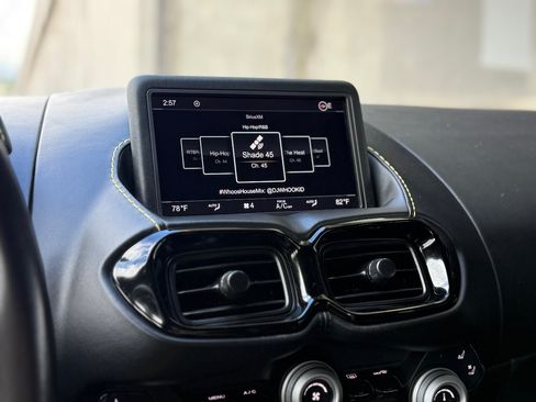 Used 2020 Aston Martin V8 Vantage Coupe RWD image 24