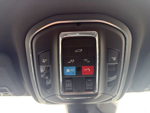 Used 2024 Jeep Grand Cherokee Altitude AWD/4WD image 23