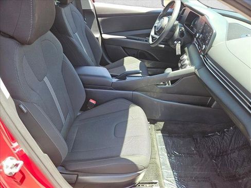 Used 2025 Hyundai Elantra SE FWD image 23