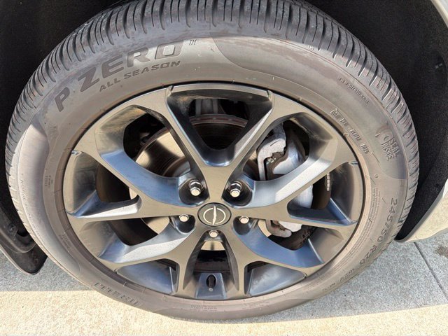 Certified 2025 Chrysler Pacifica Limited AWD/4WD image 9
