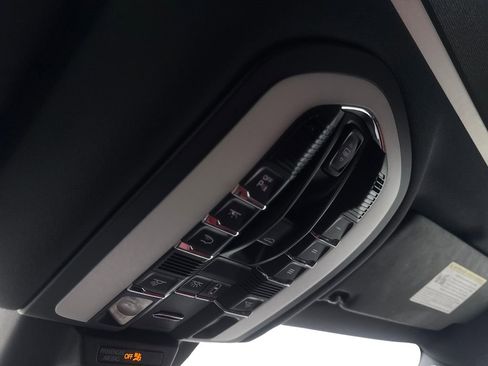 Used 2023 Porsche Macan AWD/4WD image 71