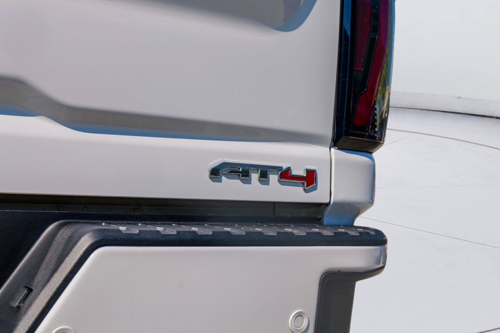 Used 2024 GMC Sierra 2500 AT4 w/ Technology Package AWD/4WD image 11