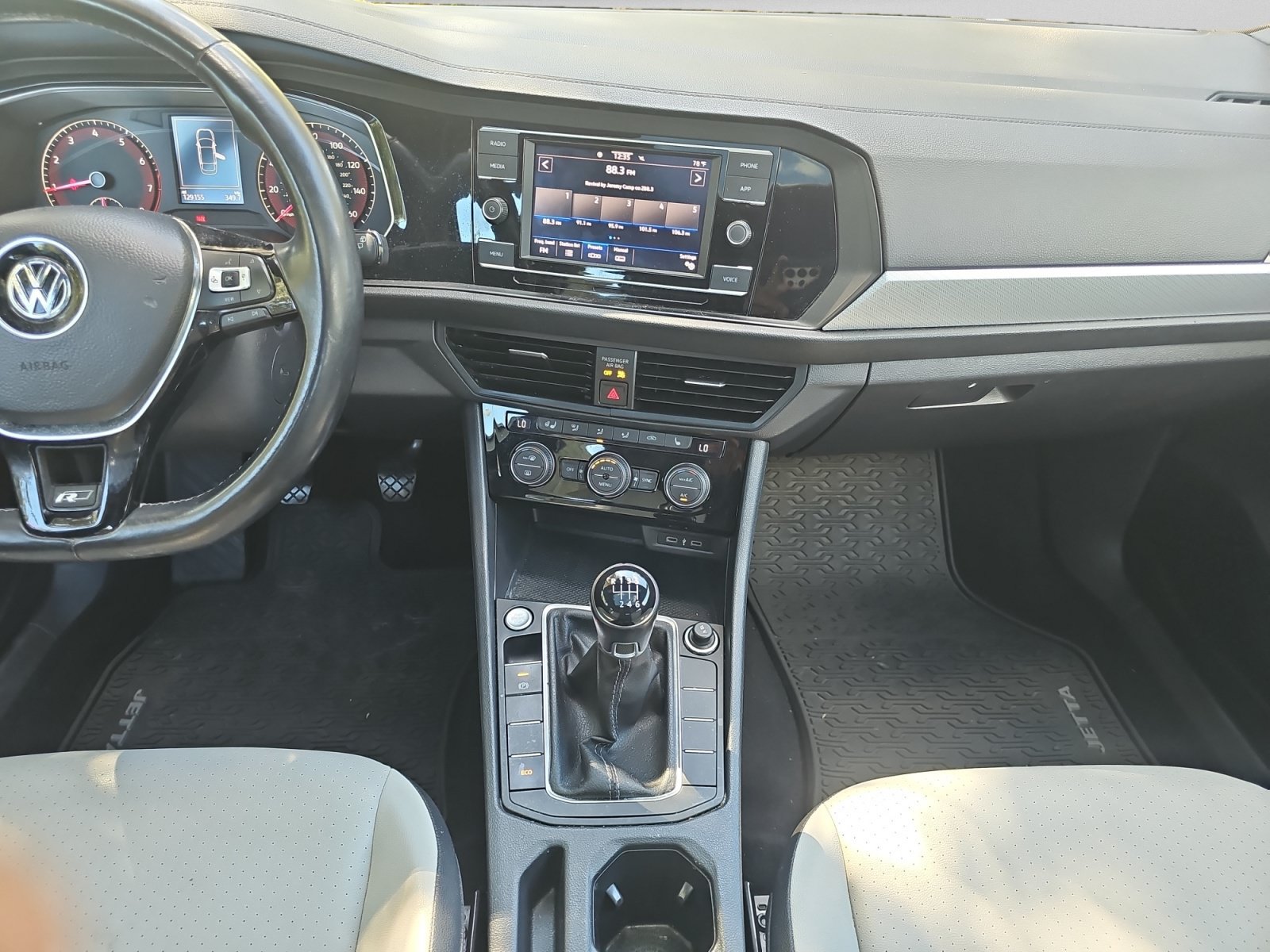 Used 2020 Volkswagen Jetta R-Line FWD image 11