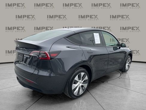 Used 2024 Tesla Model Y 2WD image 5