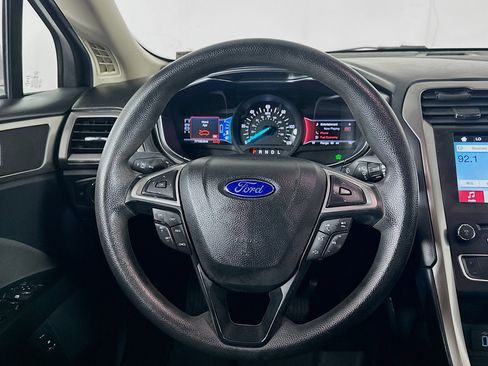 Used 2017 Ford Fusion SE image 18