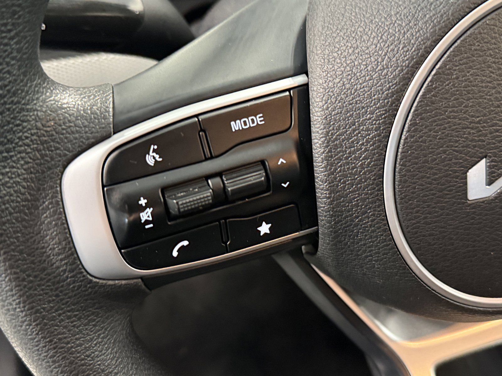 Used 2023 Kia Sportage LX AWD/4WD image 17