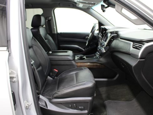 Used 2018 Chevrolet Suburban LT AWD/4WD image 26