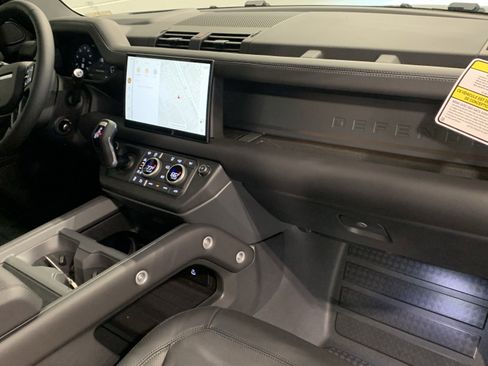 Used 2025 Land Rover Defender 110 S image 4