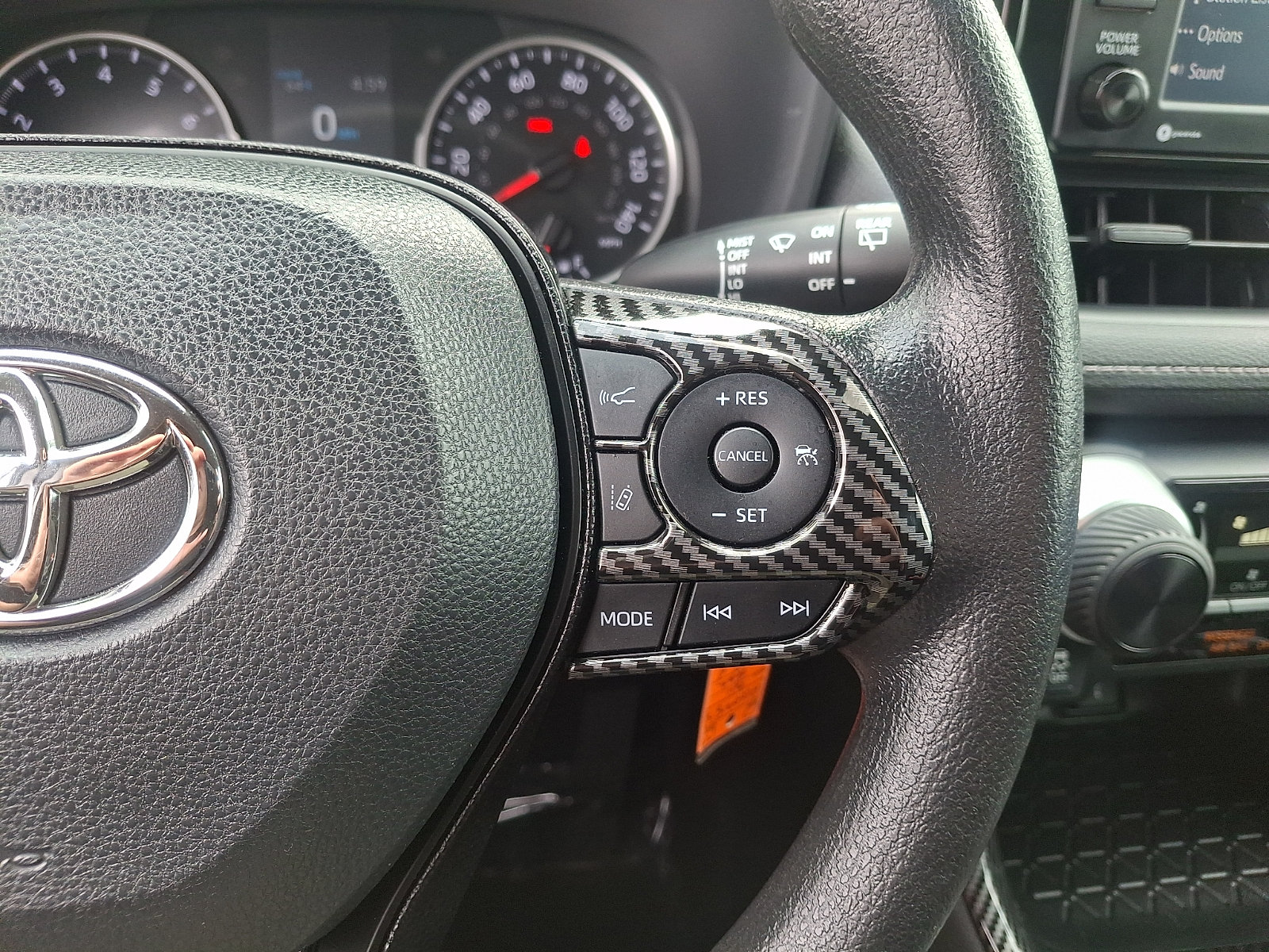 Used 2021 Toyota RAV4 LE AWD/4WD image 21