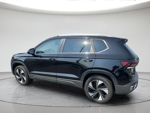 Used 2025 Volkswagen Taos SE AWD/4WD image 10