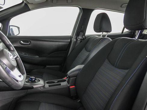 Certified 2025 Nissan Leaf S image 18