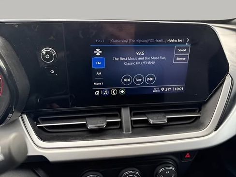 Used 2025 Chevrolet Trax RS w/ Sunroof Package image 15