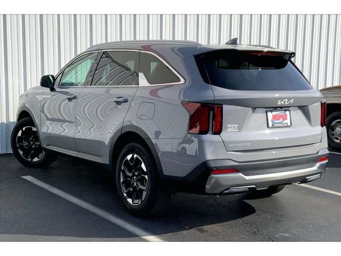Used 2024 Kia Sorento S w/ Panoramic Sunroof Package image 10