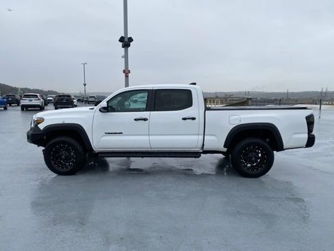 Used 2023 Toyota Tacoma TRD Off-Road image 5
