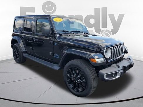 Used 2025 Jeep Wrangler Unlimited Sahara AWD/4WD image 7