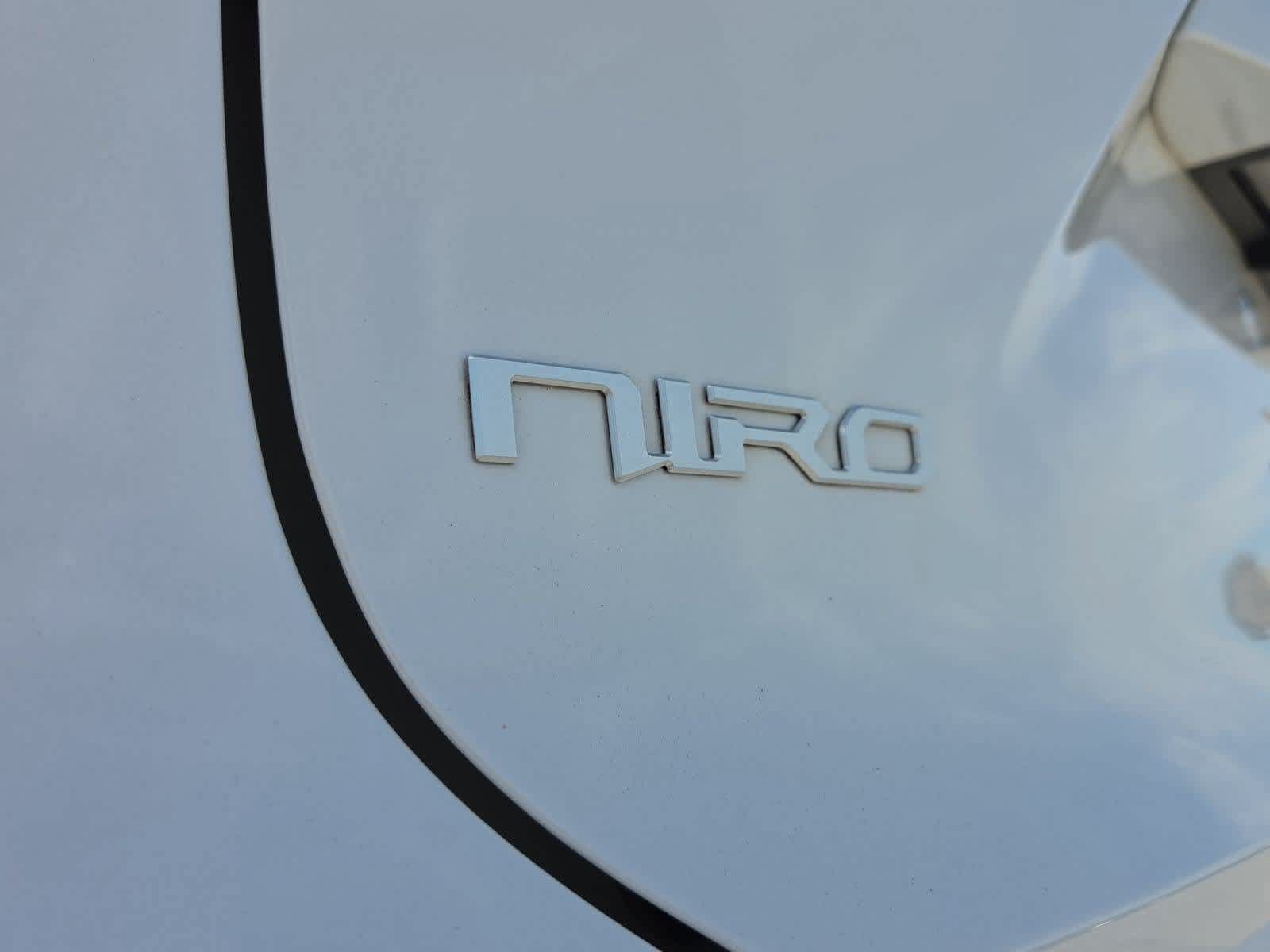Certified 2023 Kia Niro EX FWD image 12