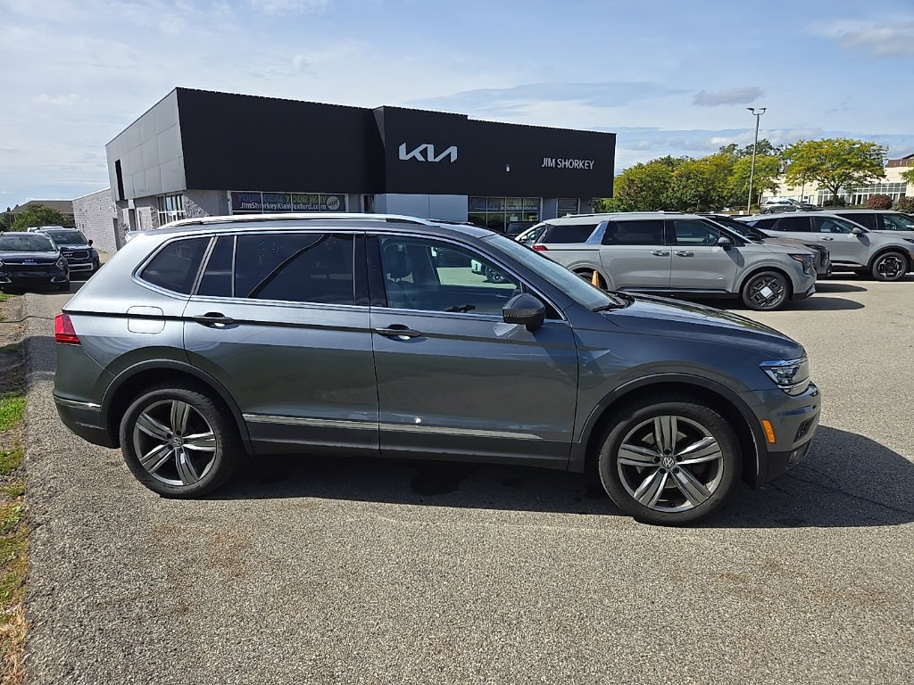 Used 2018 Volkswagen Tiguan SEL Premium AWD/4WD image 2