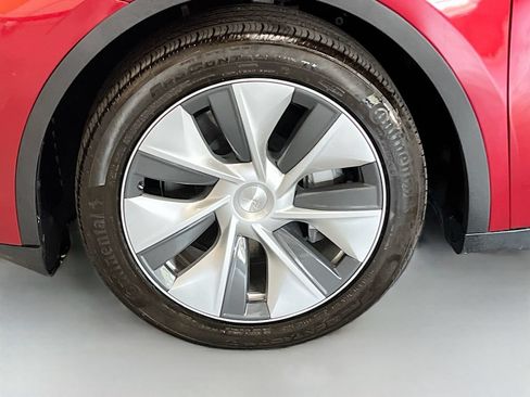 Used 2024 Tesla Model Y Long Range AWD/4WD image 30
