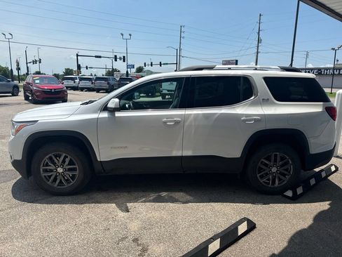 Used 2017 GMC Acadia SLT FWD image 3