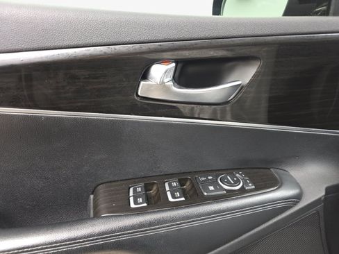 Used 2020 Kia Sorento FWD V6 image 24