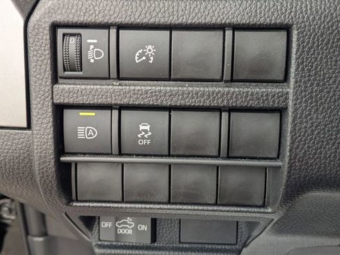 Certified 2025 Toyota Tacoma SR5 AWD/4WD image 16