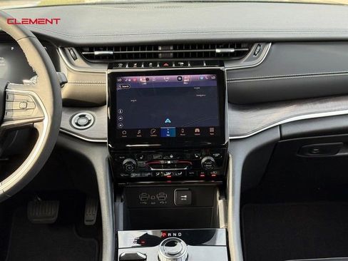 Used 2023 Jeep Grand Cherokee Limited image 13