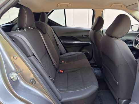 Used 2021 Nissan Kicks S image 32