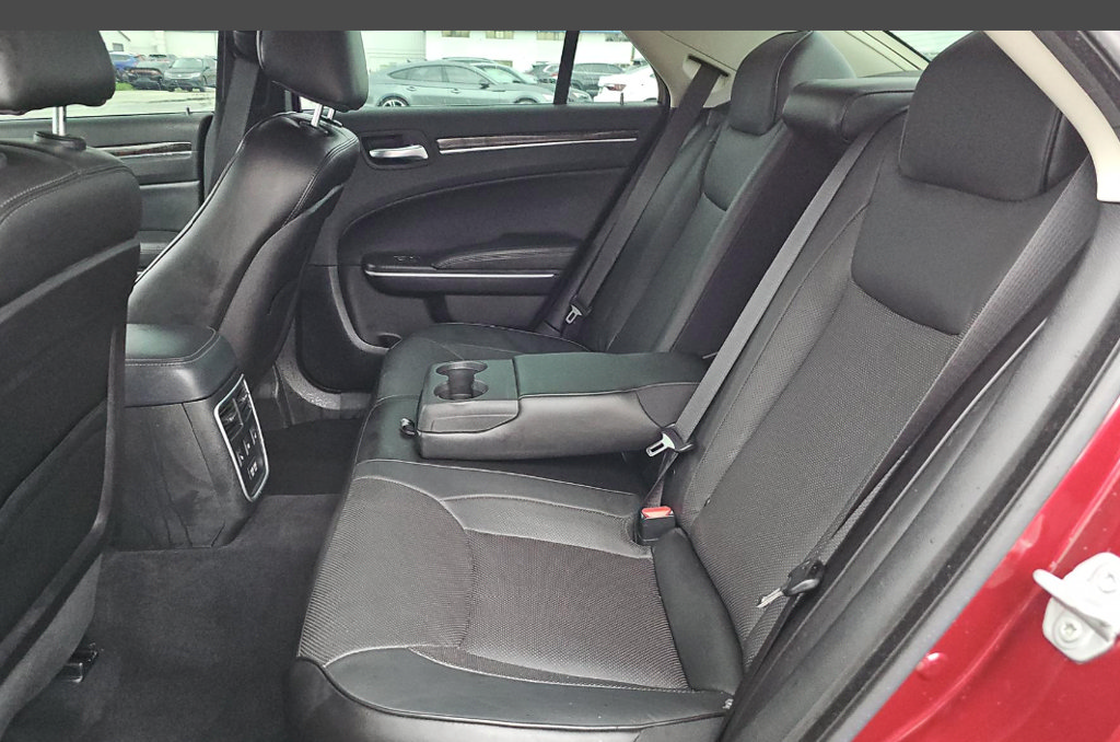 Used 2023 Chrysler 300 Touring L w/ Comfort Group RWD image 8