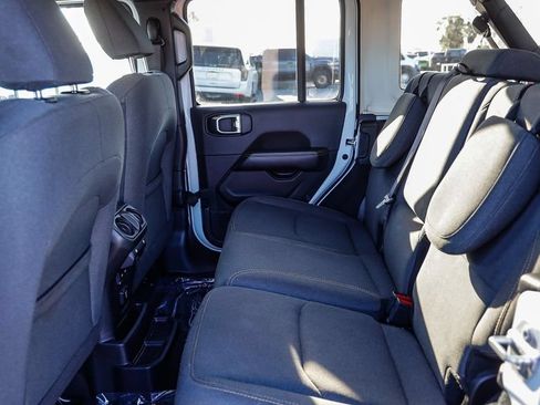 Used 2024 Jeep Wrangler Unlimited Sahara AWD/4WD image 23