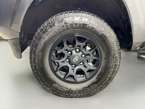 Used 2019 Toyota Tacoma SR5 RWD image 13