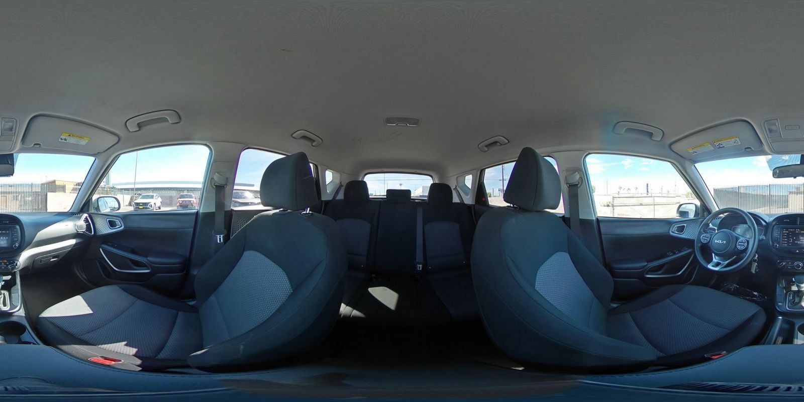Used 2025 Kia Soul LX w/ LX Technology Package FWD image 39