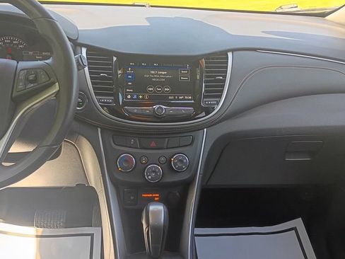 Used 2018 Chevrolet Trax LT w/ LT Convenience Package AWD/4WD image 14