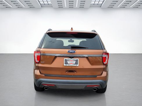 Used 2017 Ford Explorer XLT w/ Equipment Group 202A image 13