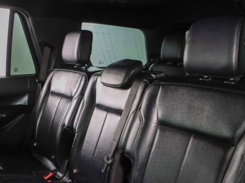 Used 2019 Ford Expedition XLT w/ Equipment Group 201A AWD/4WD image 25
