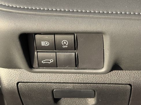 Used 2023 Toyota Highlander LE image 25