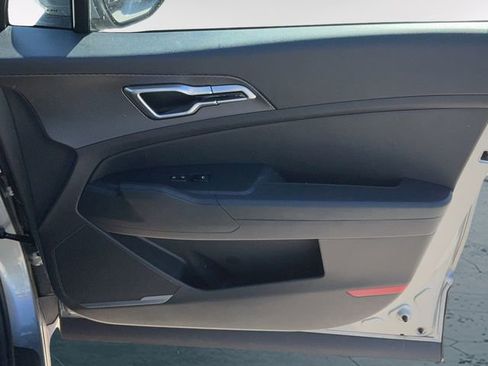 Certified 2025 Kia Sportage LX image 9