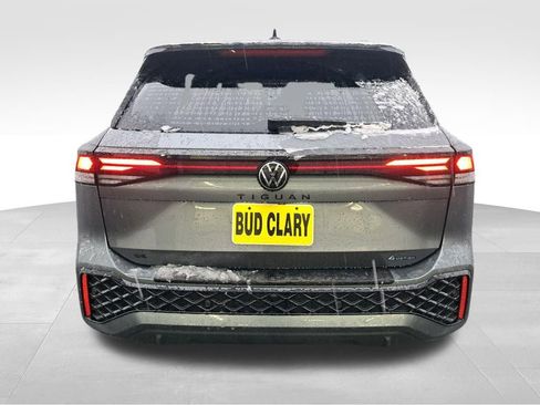 New 2026 Volkswagen Tiguan SE R-Line AWD/4WD image 4