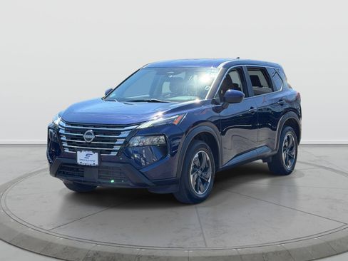 Used 2024 Nissan Rogue SV AWD/4WD image 3