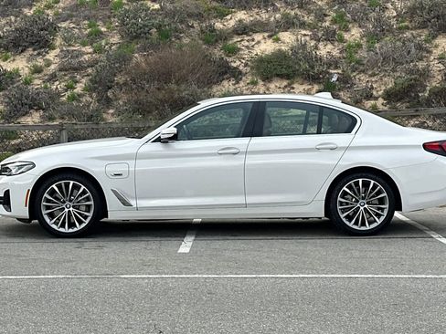 Used 2023 BMW 530e w/ Convenience Package image 9