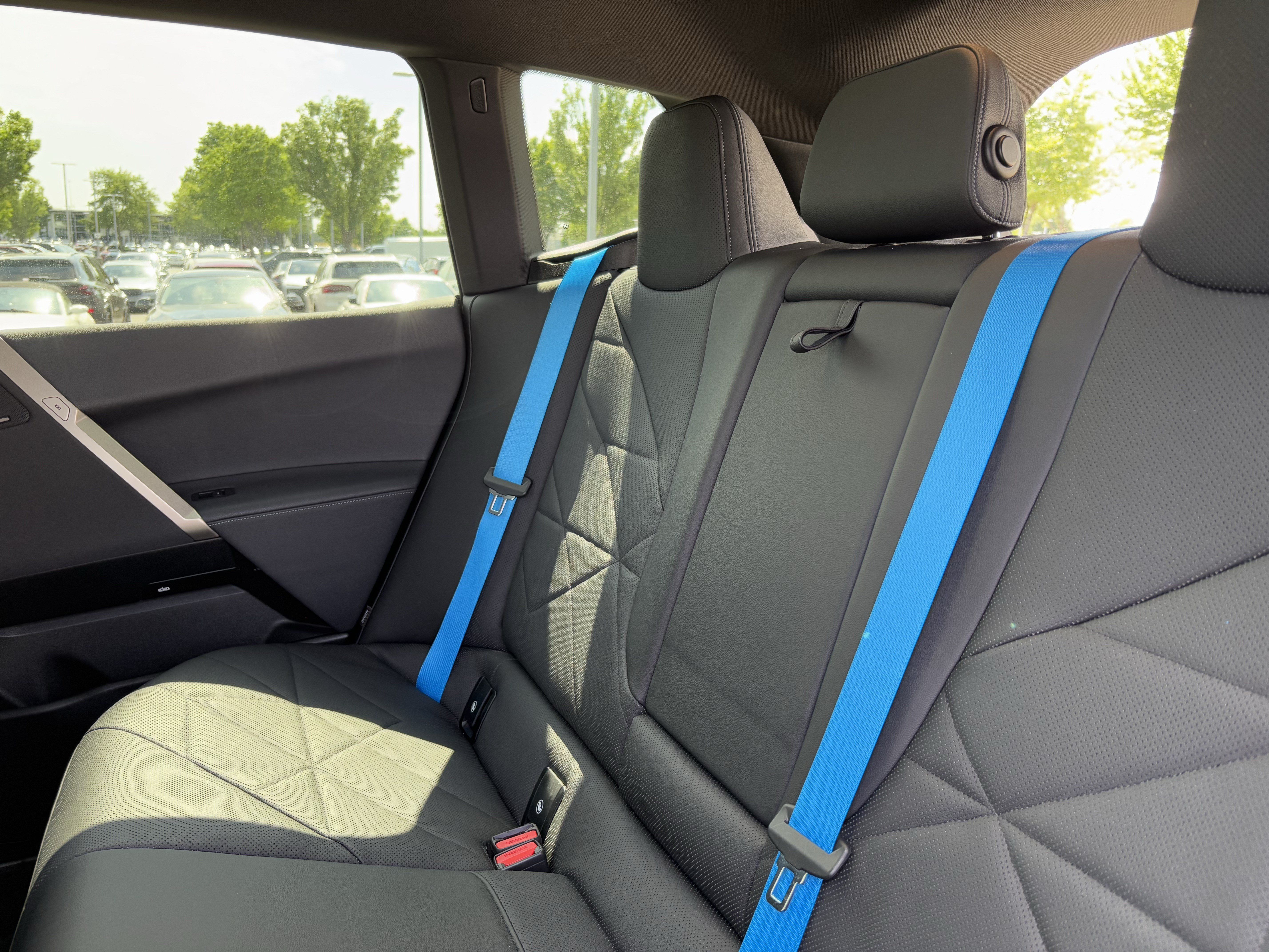 Certified 2023 BMW iX xDrive50 w/ Premium Package AWD/4WD image 32