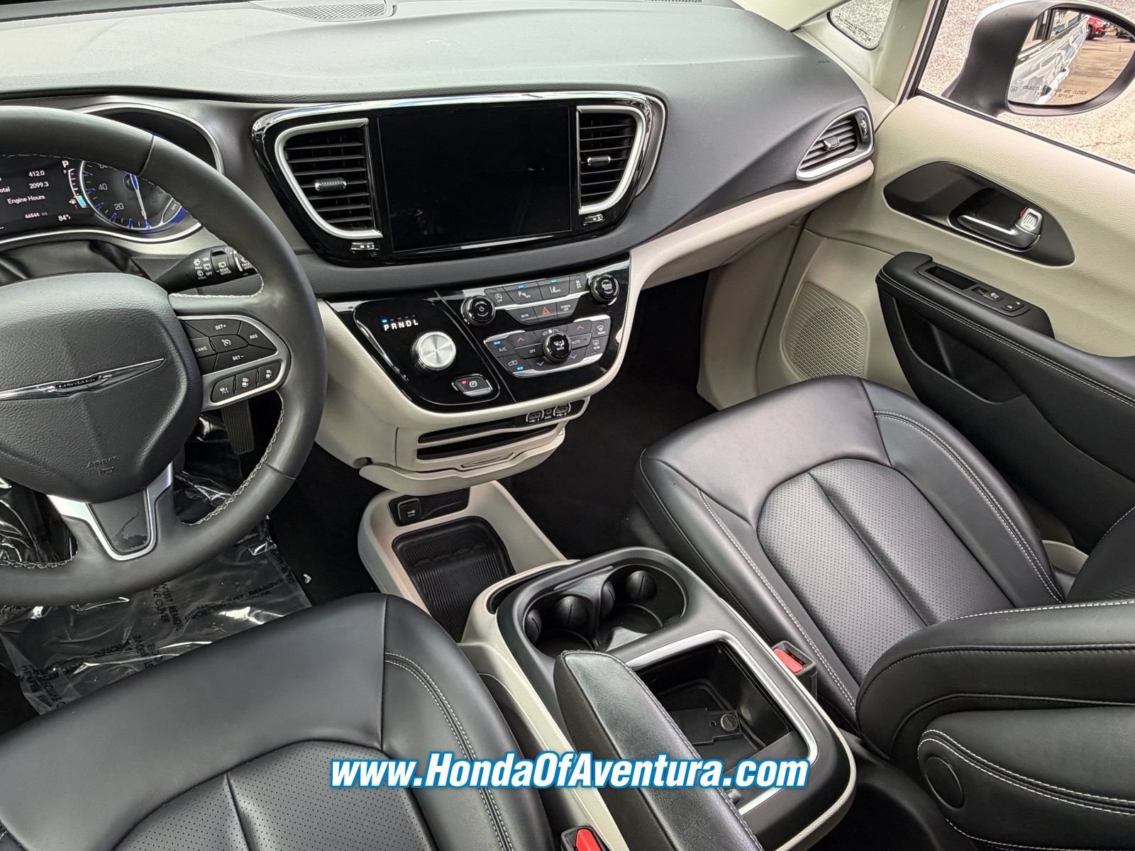 Used 2023 Chrysler Pacifica Touring-L FWD image 16