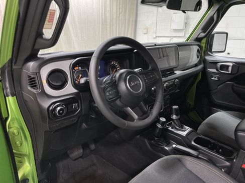 Used 2025 Jeep Wrangler Unlimited Sport AWD/4WD image 10