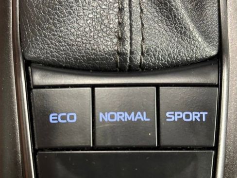 Used 2022 Toyota Camry SE image 28