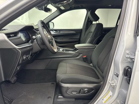 New 2025 Jeep Grand Cherokee Laredo X w/ Luxury Tech Group I image 7