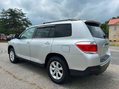 Used 2011 Toyota Highlander 2WD w/ Tech Pkg image 7