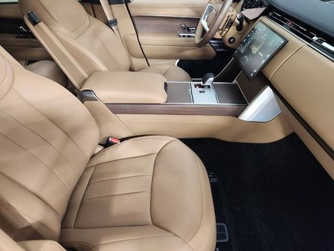 New 2026 Land Rover Range Rover Long Wheelbase SE image 3