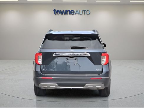 Used 2023 Ford Explorer XLT w/ Equipment Group 202A AWD/4WD image 4