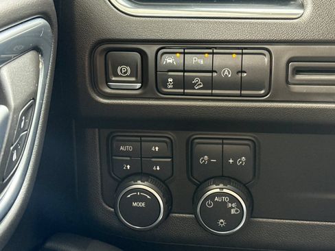 Used 2023 Chevrolet Tahoe Premier AWD/4WD image 41