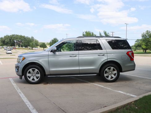 Used 2020 Ford Expedition XLT w/ Equipment Group 202A AWD/4WD image 4