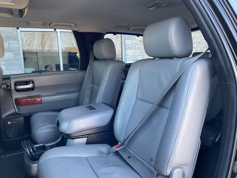 Used 2018 Toyota Sequoia Platinum image 35
